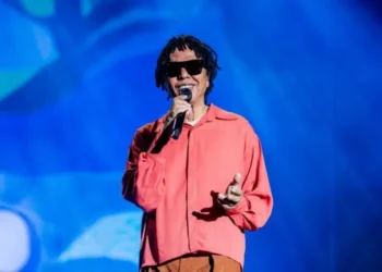 Djavan convida fãs a criarem versões de música de seu próximo álbum