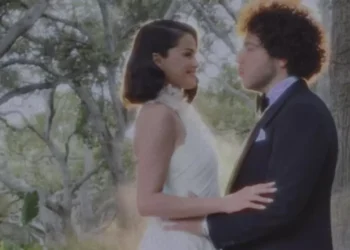 Selena Gomez e Benny Blanco se casam em cerimônia intimista na Califórnia