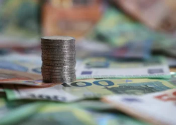 ​Um terço da população ainda depende de pagamentos em notas e moedas físicas