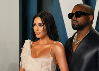 Kim Kardashian está com aneurisma cerebral e culpa divórcio conturbado com Kanye West