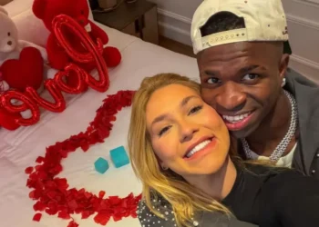 Vini Jr. e Virginia Fonseca assumem namoro em publicação nas redes sociais