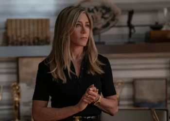 Jennifer Aniston revela luta de 20 anos para engravidar e rebate boatos sobre maternidade