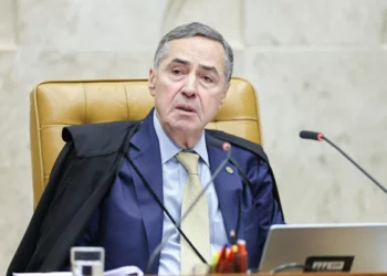 STF forma maioria para derrubar liminar de Barroso a favor do aborto por enfermeiros