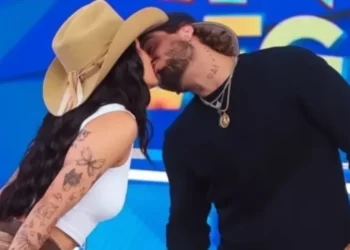 Ana Castela e Zé Felipe se beijam publicamente e atualizam relação