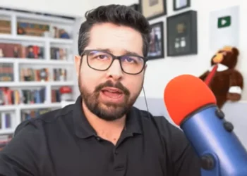 Moraes pede ajuda dos EUA para intimar Paulo Figueiredo no processo do golpe