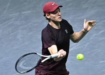 Sinner amplia freguesia sobre Ben Shelton em sua 400ª partida a nível ATP e vai à semi em Paris