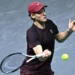 Sinner amplia freguesia sobre Ben Shelton em sua 400ª partida a nível ATP e vai à semi em Paris