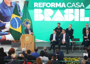 Lula lança programa de reforma de casas e defende ação para invisíveis