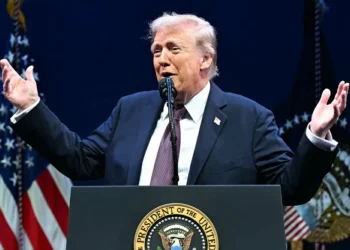 Trump anuncia possível encontro com Putin e diz acreditar em fim da guerra na Ucrânia