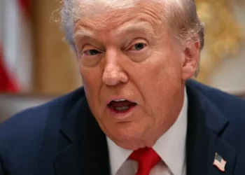 Enviados dos EUA se reúnem com Netanyahu após novos ataques ameaçarem cessar-fogo em Gaza