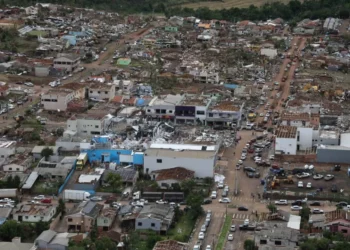 Tornado causa destruição no Paraná