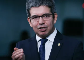 Rotular facções como terroristas não combate crime, diz Randolfe