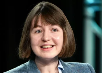Sally Rooney diz que pode ser impedida de publicar livros no Reino Unido por apoio à Palestina