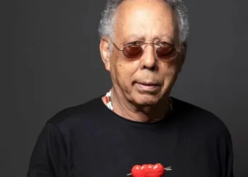 Velório de Jards Macalé será nesta terça no centro do RJ