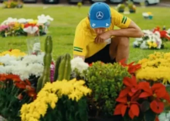 Piloto italiano Kimi Antonelli visita túmulo de Senna antes do GP de São Paulo