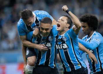 Palmeiras leva virada do Grêmio e chega ao 5º jogo sem vitória no Brasileirão