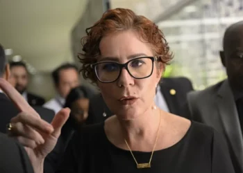 CCJ quer concluir em novembro processo contra Carla Zambelli