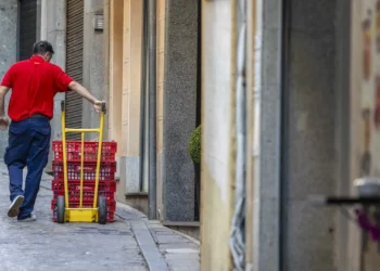 Desemprego baixa para 5,9% em outubro