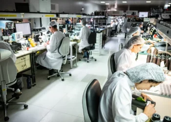 Mulheres têm de trabalhar mais dois meses que homens para ganhar o mesmo por ano