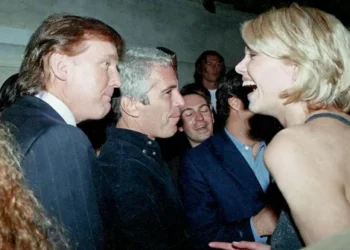EUA negam envolvimento de Trump em remoção de fotos de arquivos sobre caso Epstein