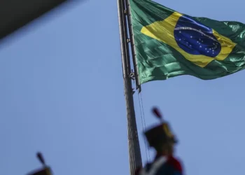 Políticos e autoridades celebram queda da Lei Magnitsky contra Moraes