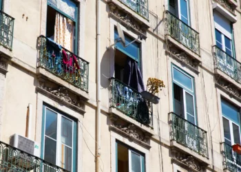 Euribor cai a três e seis meses e sobe para máximo desde abril a 12 meses