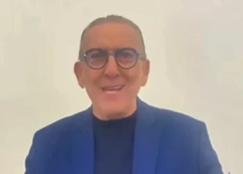 Galvão Bueno recebe alta do hospital depois de internação na véspera de Natal