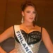 Miss Finlândia perde título após publicar foto com gesto racista