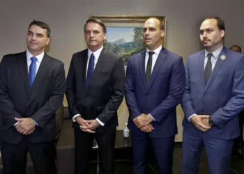Filhos de Bolsonaro se unem em crítica a Michelle: ‘Autoritária e constrangedora’
