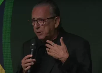 Galvão Bueno se pronuncia após passar o Natal internado: ‘Em fevereiro, estamos juntos’