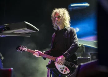 Morre, aos 65 anos, Perry Bamonte, tecladista e guitarrista do The Cure