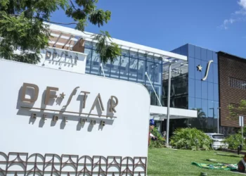 Bolsonaro recebe alta hospitalar e volta a cumprir pena na PF