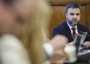 Carruagem separou-se de comboio Intercidades devido a “fratura por fadiga”