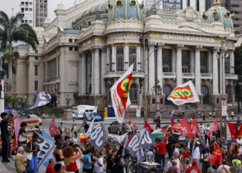 Manifestação no Rio lembra 8 de janeiro e rejeita anistia a golpistas