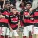 Avião do Flamengo voa em círculos por São Paulo devido ao mau tempo