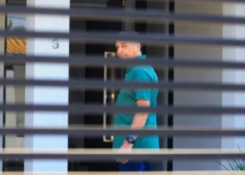 Defesa pede a Moraes para Bolsonaro ter Smart TV e assistência religiosa