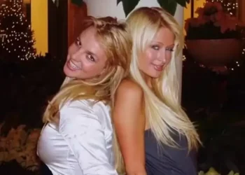 Paris Hilton revela sonho de cantar com Britney Spears: ‘Ícone máximo’