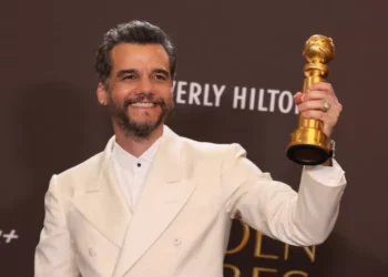 Wagner Moura dedica Globo de Ouro ao Brasil; Assista