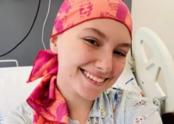 Morre Isabel Veloso, influenciadora de 19 anos que lutava contra câncer terminal