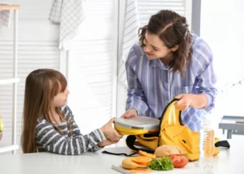 Como montar uma lancheira escolar saudável e prática com muffin de legumes