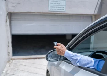 Controle remoto vira alvo: cresce a clonagem para invadir prédios