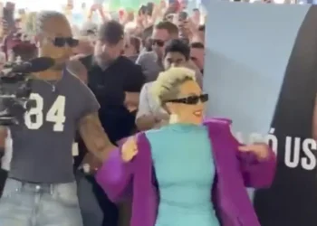 Doja Cat atrai multidão durante evento em shopping da Avenida Paulista