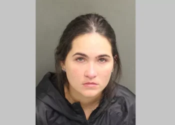 Justiça dos EUA solta a esposa de Henrique, da dupla com Juliano