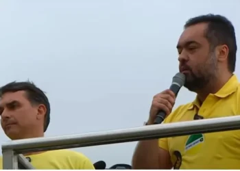 Flávio Bolsonaro e Cláudio Castro definem candidatos para a chapa no Rio