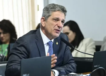 ‘Prioridade é a redução da jornada de trabalho’, diz líder do PT no Senado