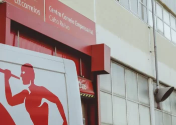 Preços dos CTT sobem 6,2 por cento em média e associação diz que impactam imprensa