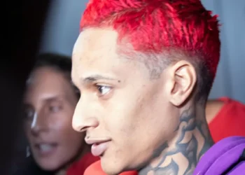 Foragido, Oruam posta vídeo alegando problemas na tornozeleira