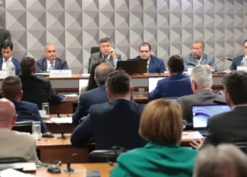 Mulher de operador da Conafer passa mal e depoimento na CPI do INSS é interrompido