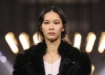 Os dois lados, bom e ruim, na estreia de Maria Grazia Chiuri na Fendi