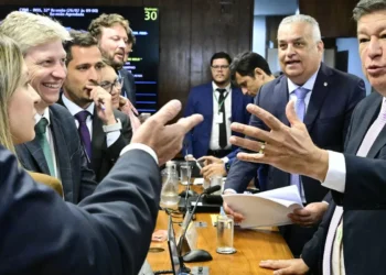 CPMI do INSS aprova quebra de sigilo de Lulinha e convoca André Moura